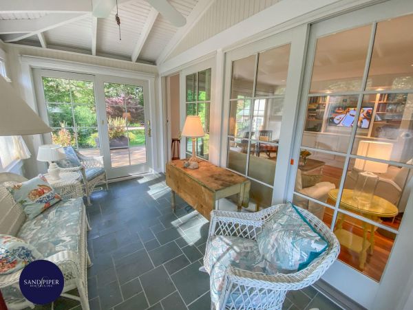 Cape Cod Home 994809