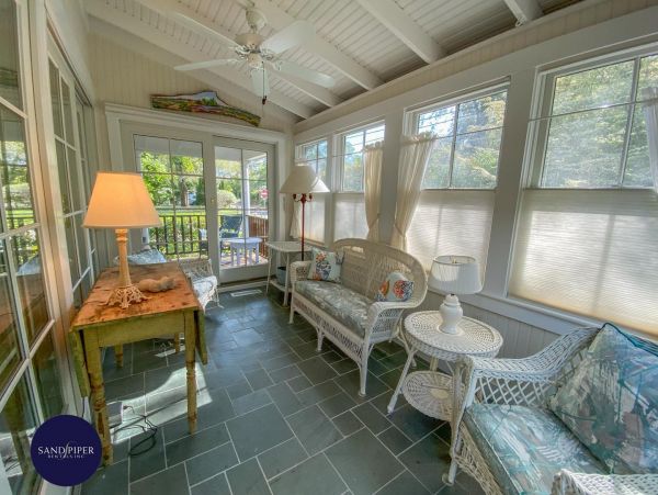 Cape Cod Home 994809