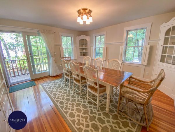 Cape Cod Home 994809