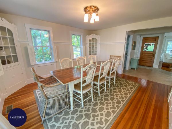 Cape Cod Home 994809