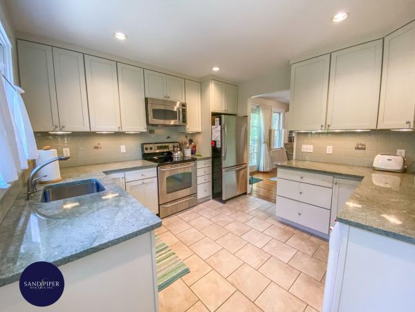 Cape Cod Home 994809