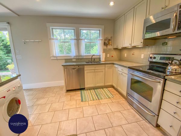 Cape Cod Home 994809