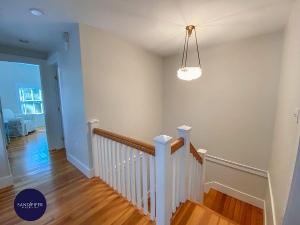 Cape Cod Home 994809