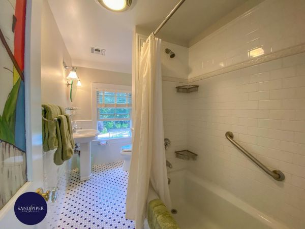 Cape Cod Home 994809