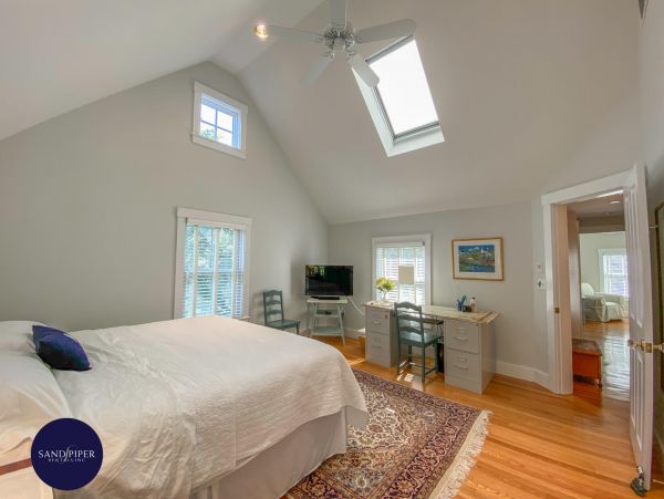 Cape Cod Home 994809