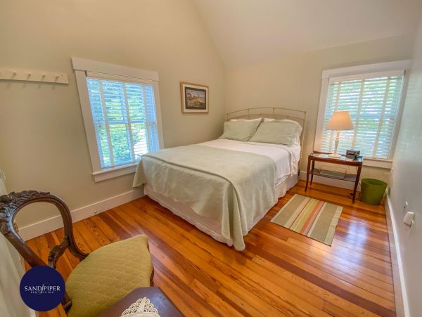 Cape Cod Home 994809