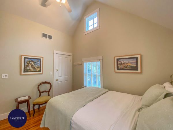 Cape Cod Home 994809