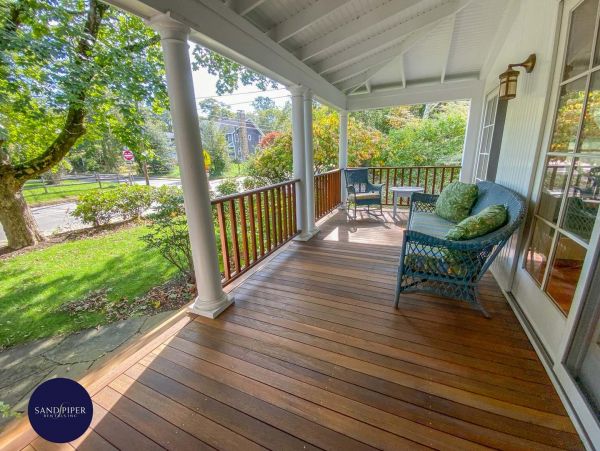 Cape Cod Home 994809