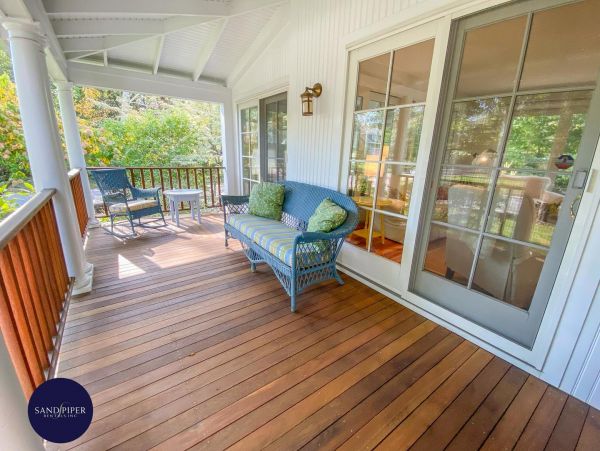 Cape Cod Home 994809