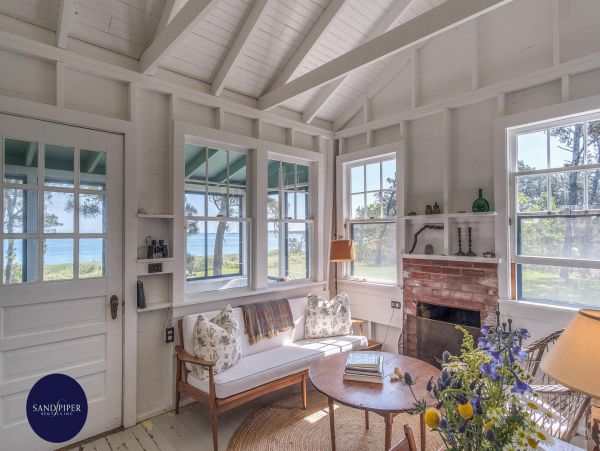 Cape Cod Home 994810