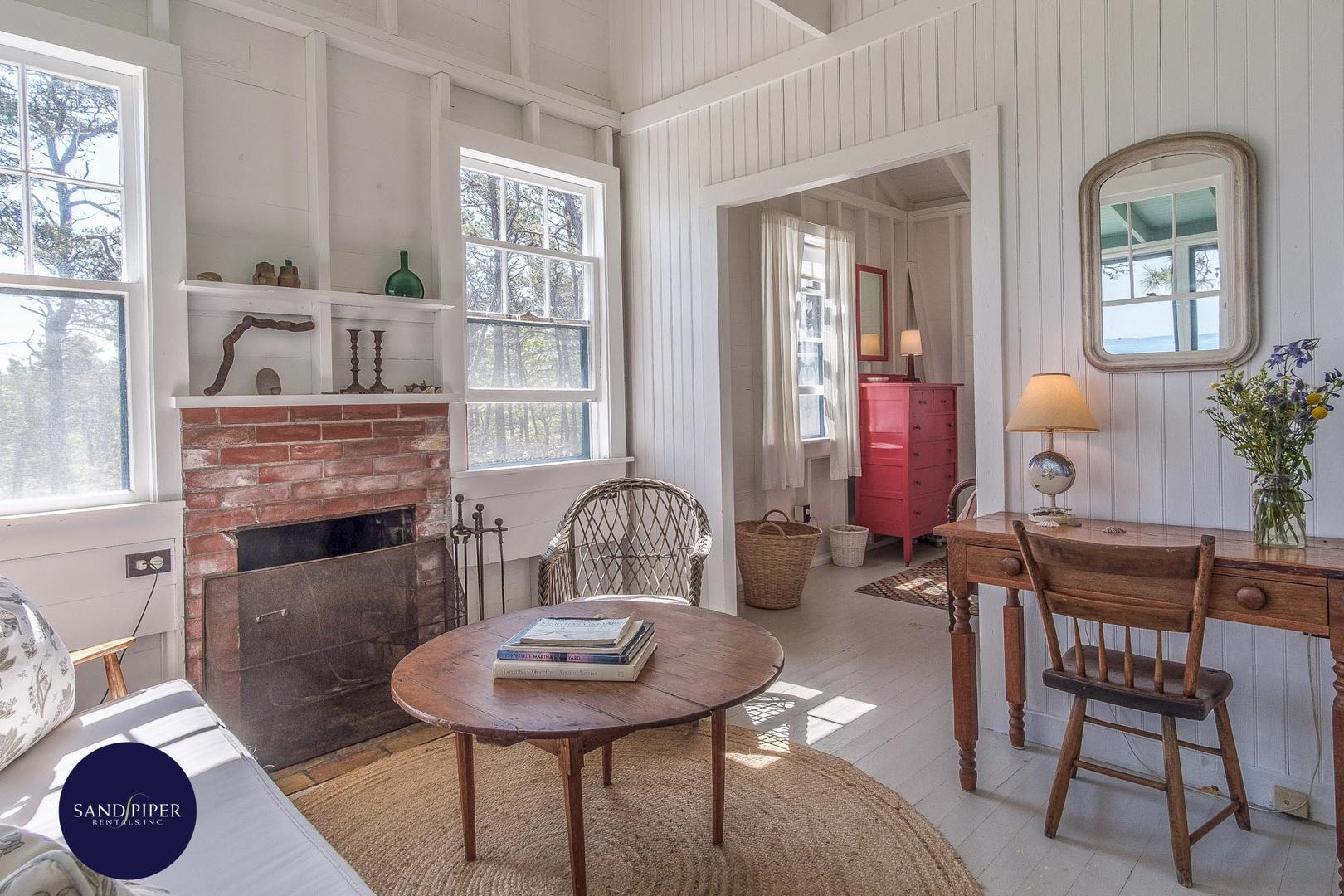 Cape Cod Home 994810
