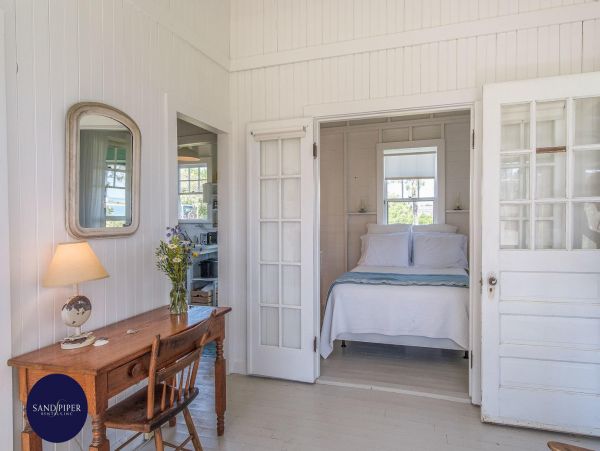 Cape Cod Home 994810