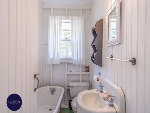 Cape Cod Home 994810