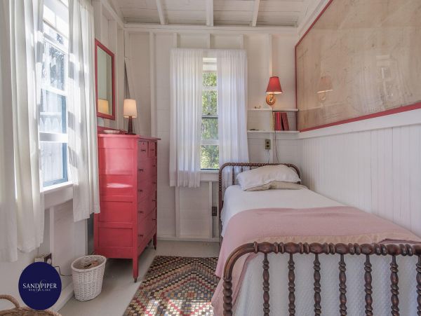 Cape Cod Home 994810