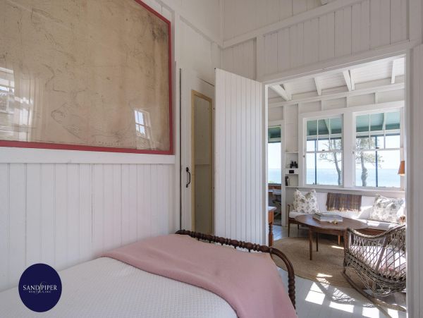 Cape Cod Home 994810