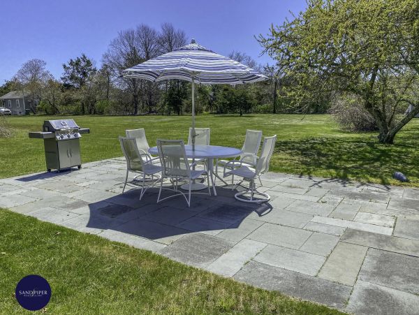 Cape Cod Home 994811