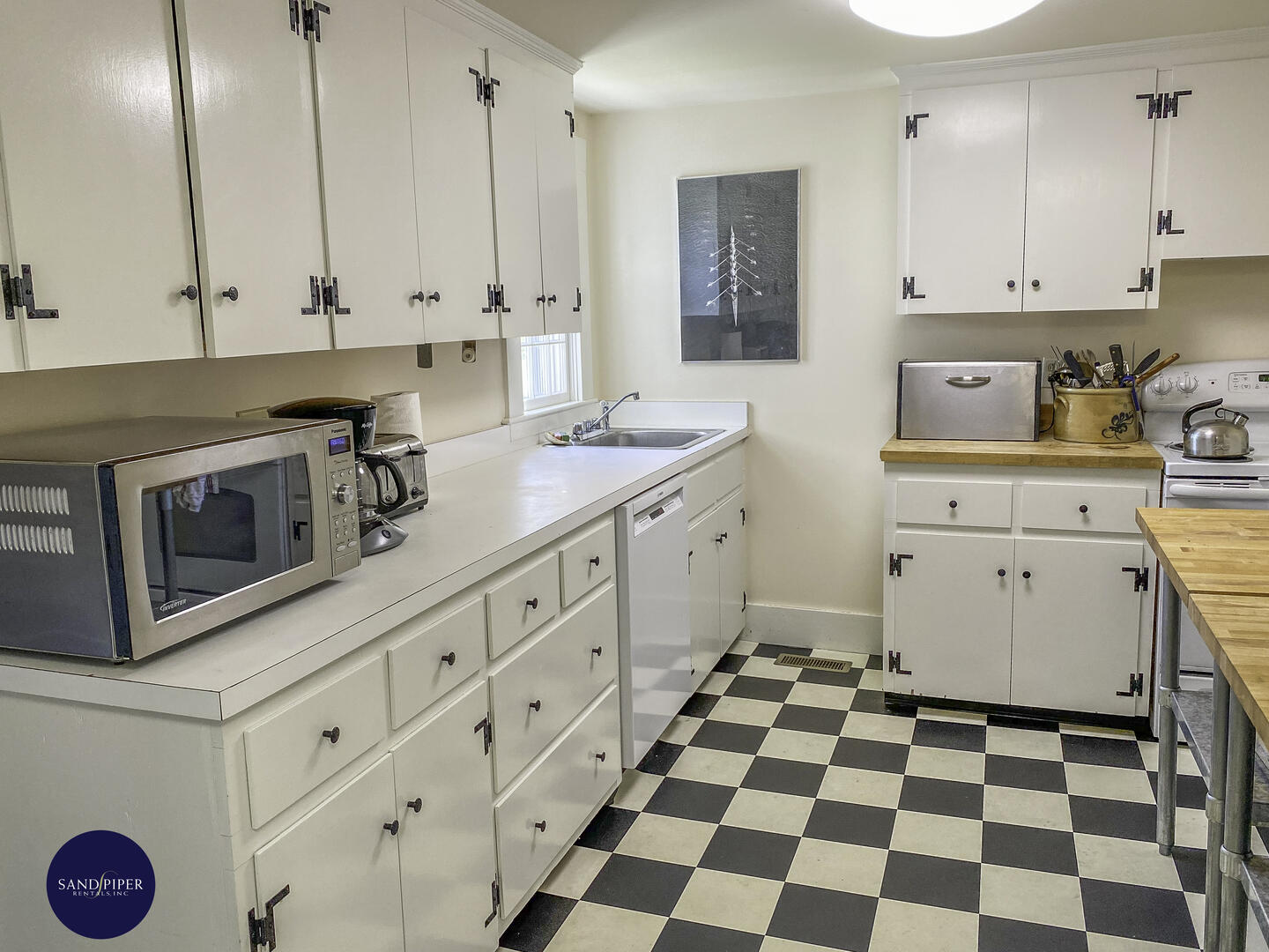 Cape Cod Home 994811
