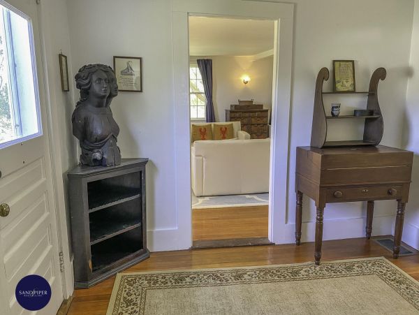 Cape Cod Home 994811