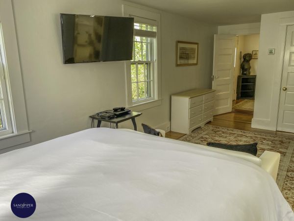 Cape Cod Home 994811