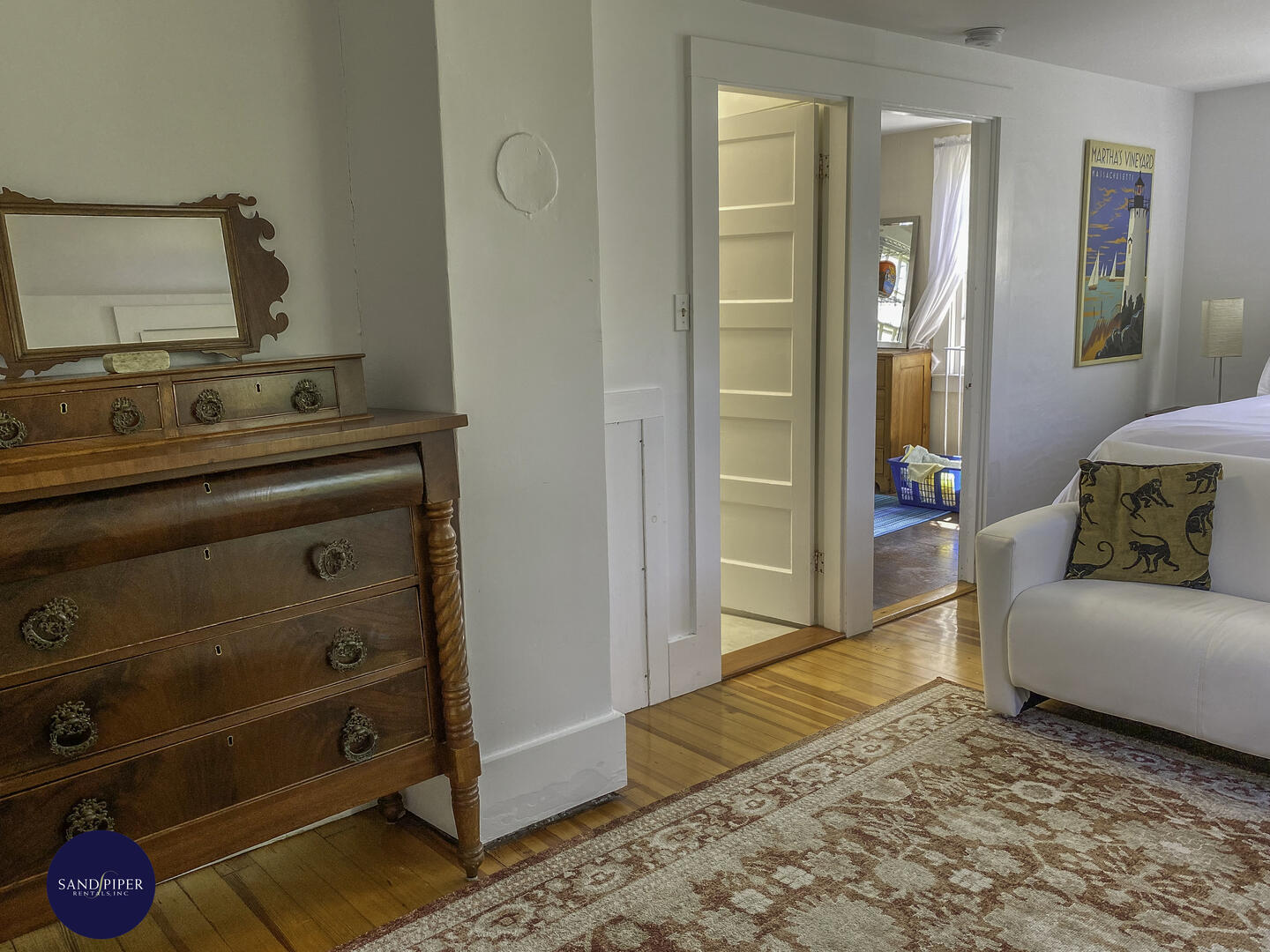 Cape Cod Home 994811