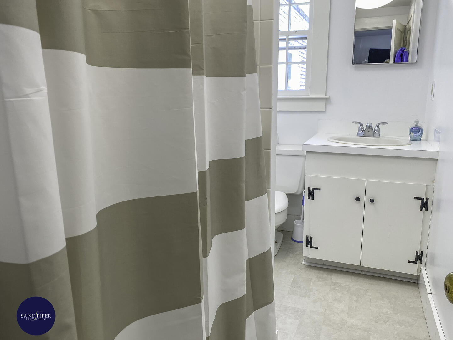 Cape Cod Home 994811