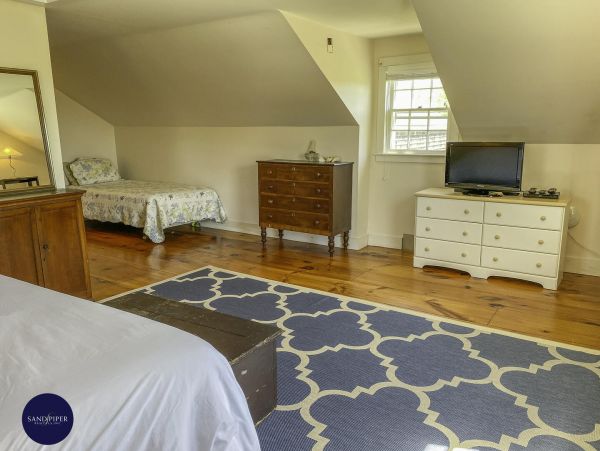 Cape Cod Home 994811