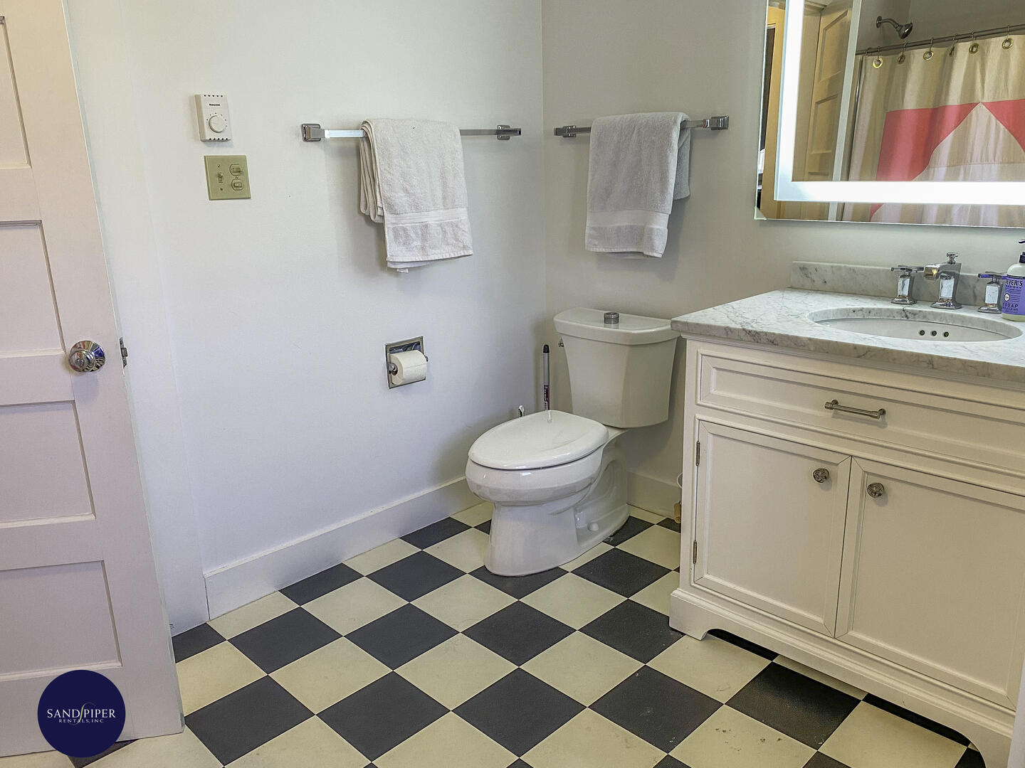 Cape Cod Home 994811
