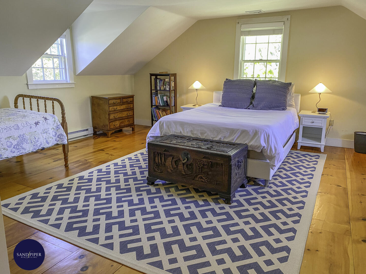 Cape Cod Home 994811