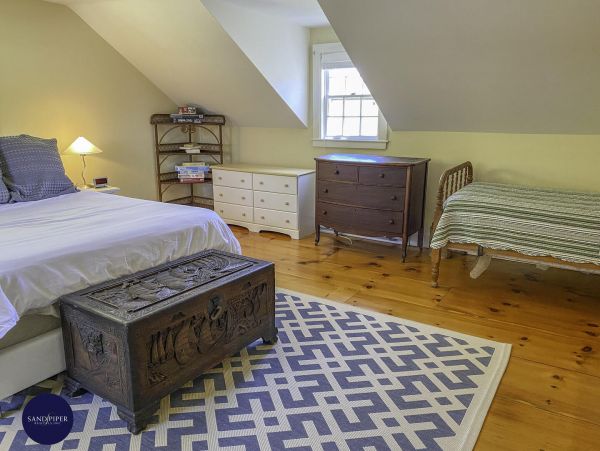 Cape Cod Home 994811