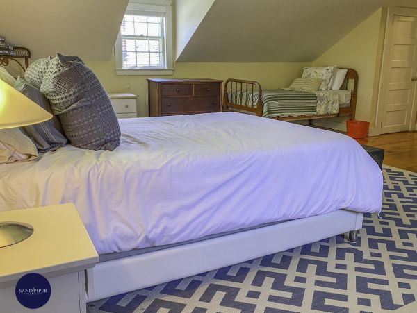 Cape Cod Home 994811