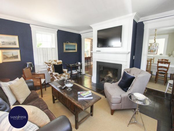 Cape Cod Home 994812