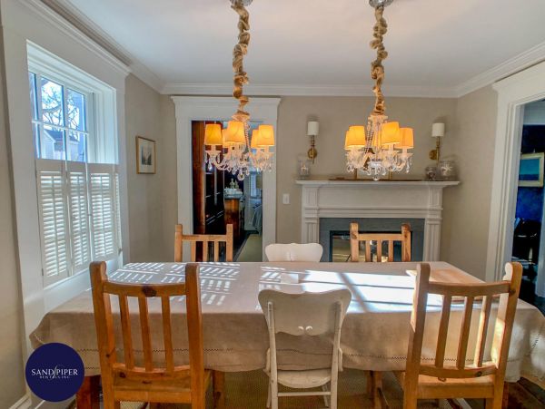 Cape Cod Home 994812