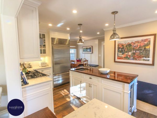Cape Cod Home 994812