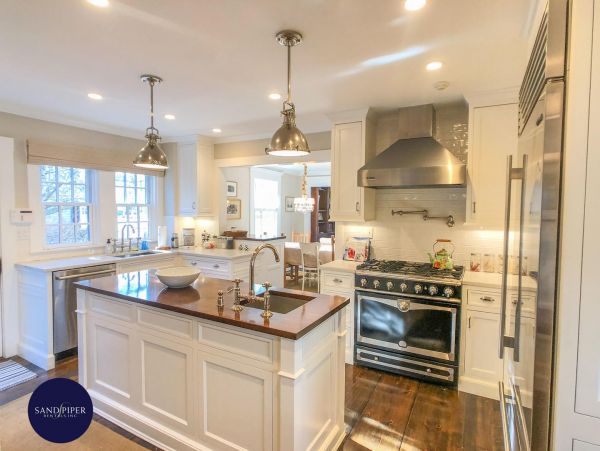 Cape Cod Home 994812