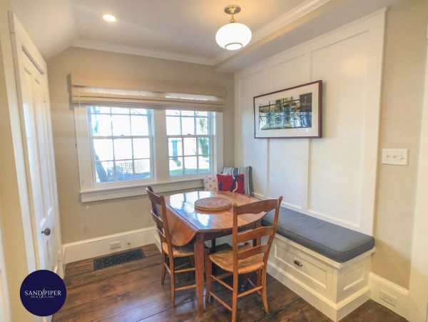 Cape Cod Home 994812