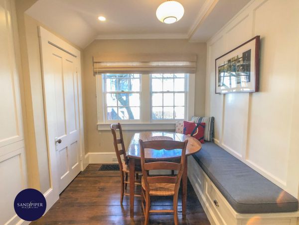 Cape Cod Home 994812