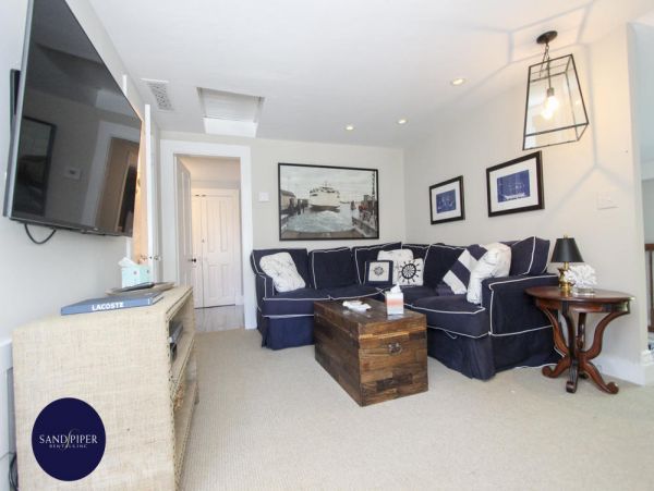 Cape Cod Home 994812
