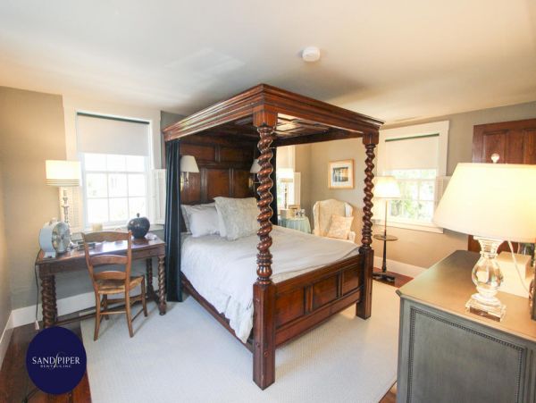 Cape Cod Home 994812
