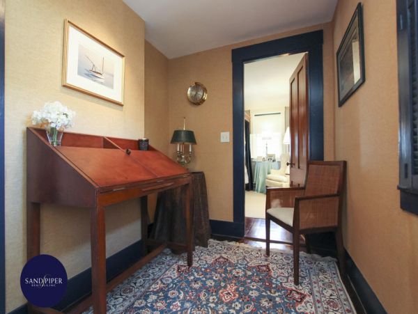 Cape Cod Home 994812