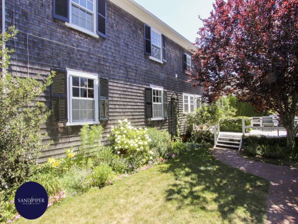 Cape Cod Home 994812