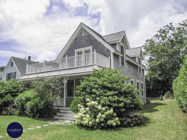 Cape Cod Home 994813