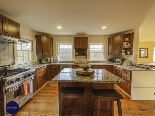 Cape Cod Home 994813