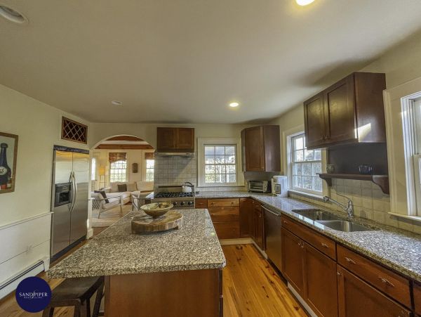 Cape Cod Home 994813