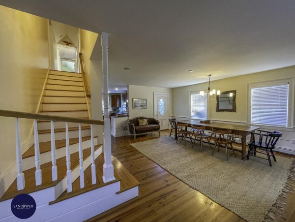 Cape Cod Home 994813