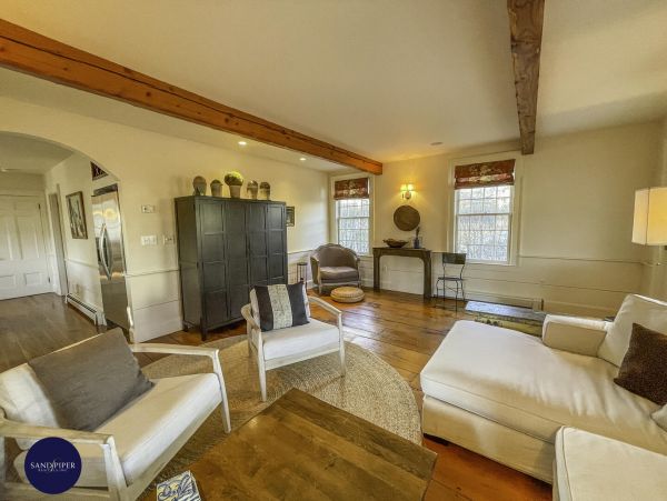 Cape Cod Home 994813
