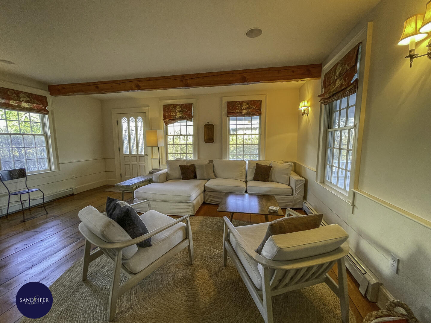Cape Cod Home 994813