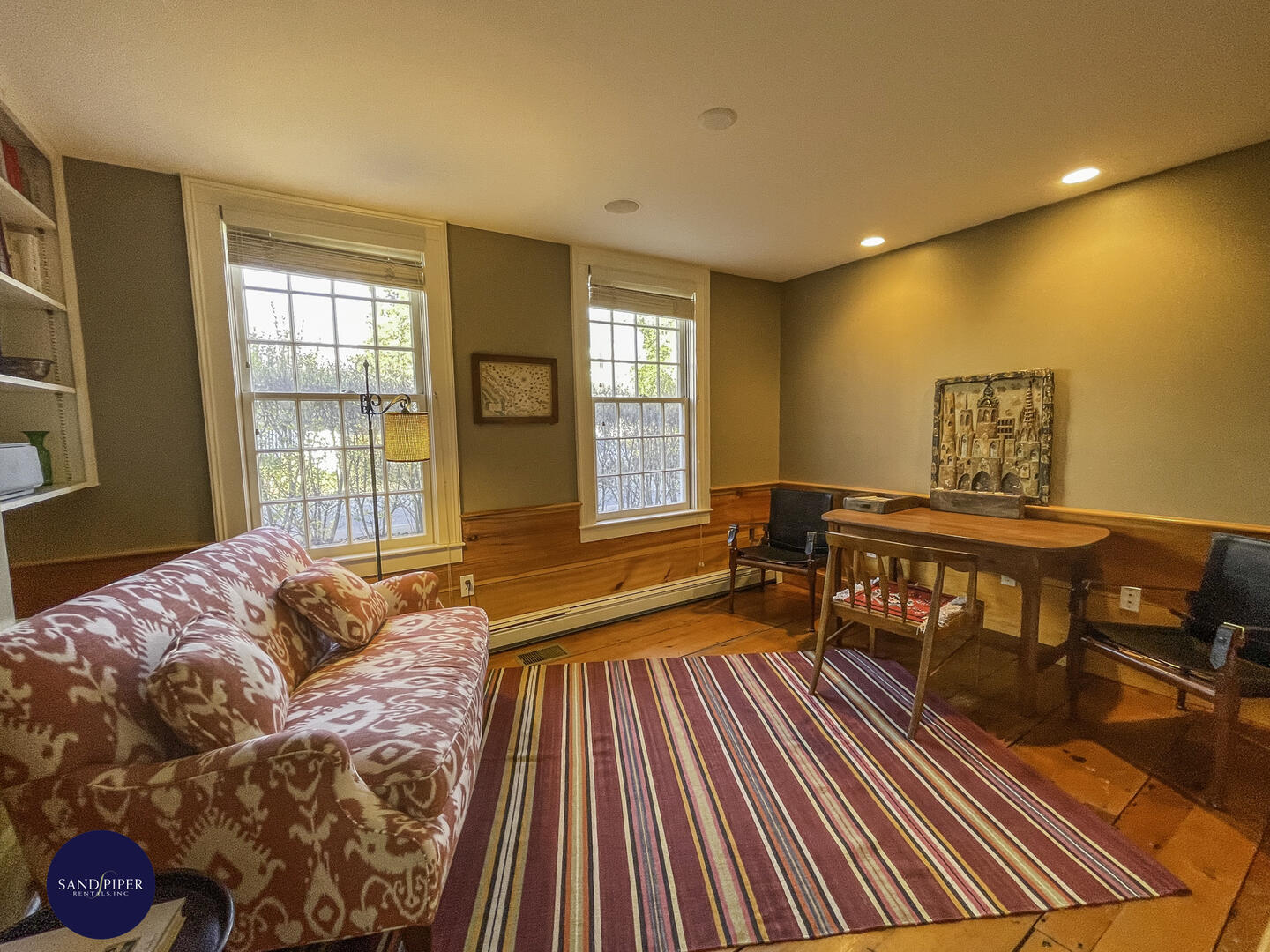 Cape Cod Home 994813