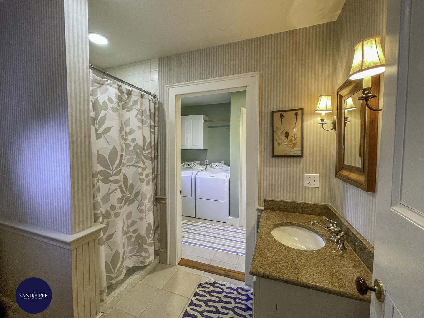Cape Cod Home 994813
