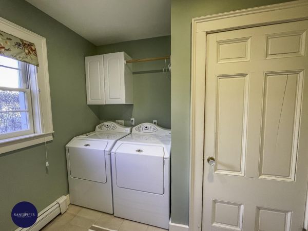 Cape Cod Home 994813