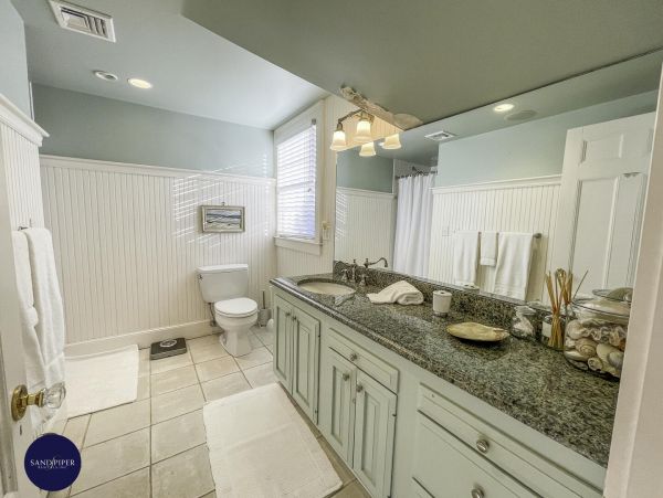 Cape Cod Home 994813